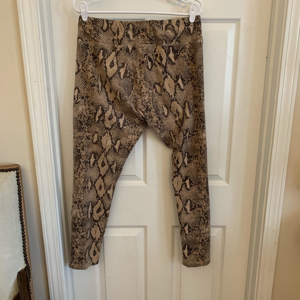Python Print Leggings - image 3